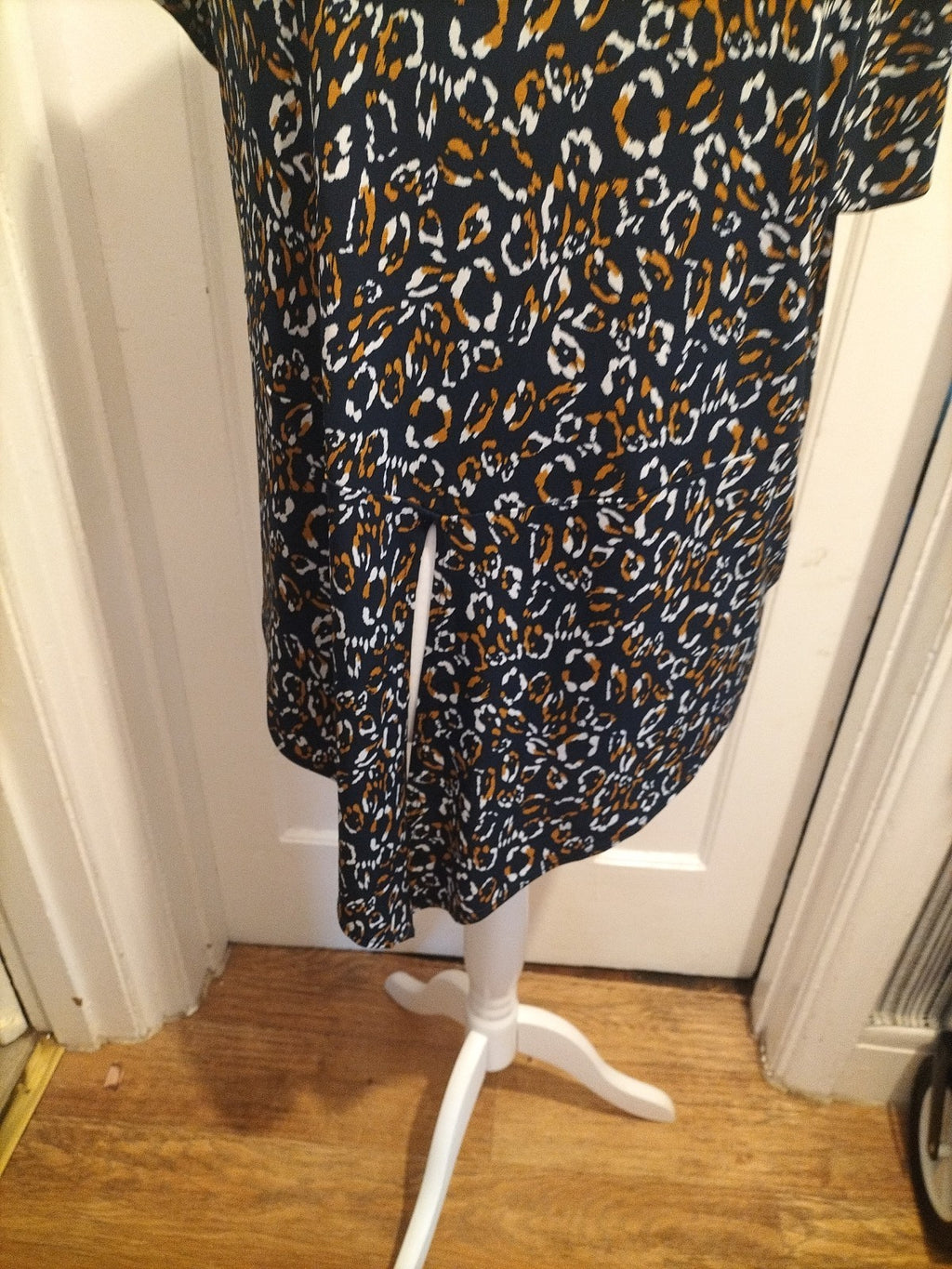 Ladies Size 16-18 Navy/Orange/White Patterned Split Hem Blouse