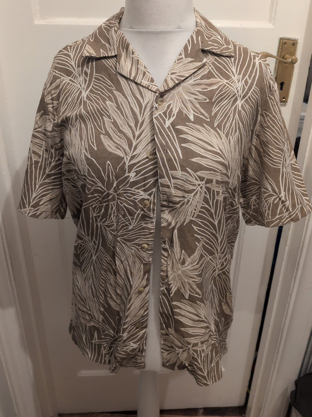 Primark Medium Reg Fit Khaki Brown And White Floral Short Sleeve Shirt