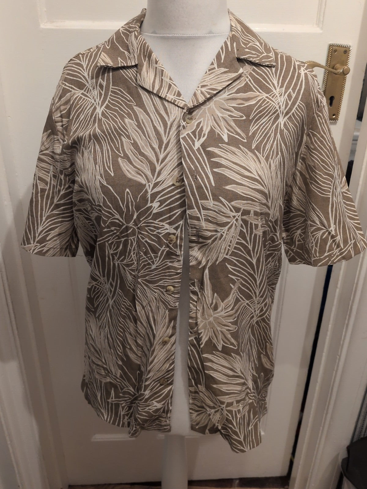 Primark Medium Reg Fit Khaki Brown And White Floral Short Sleeve Shirt