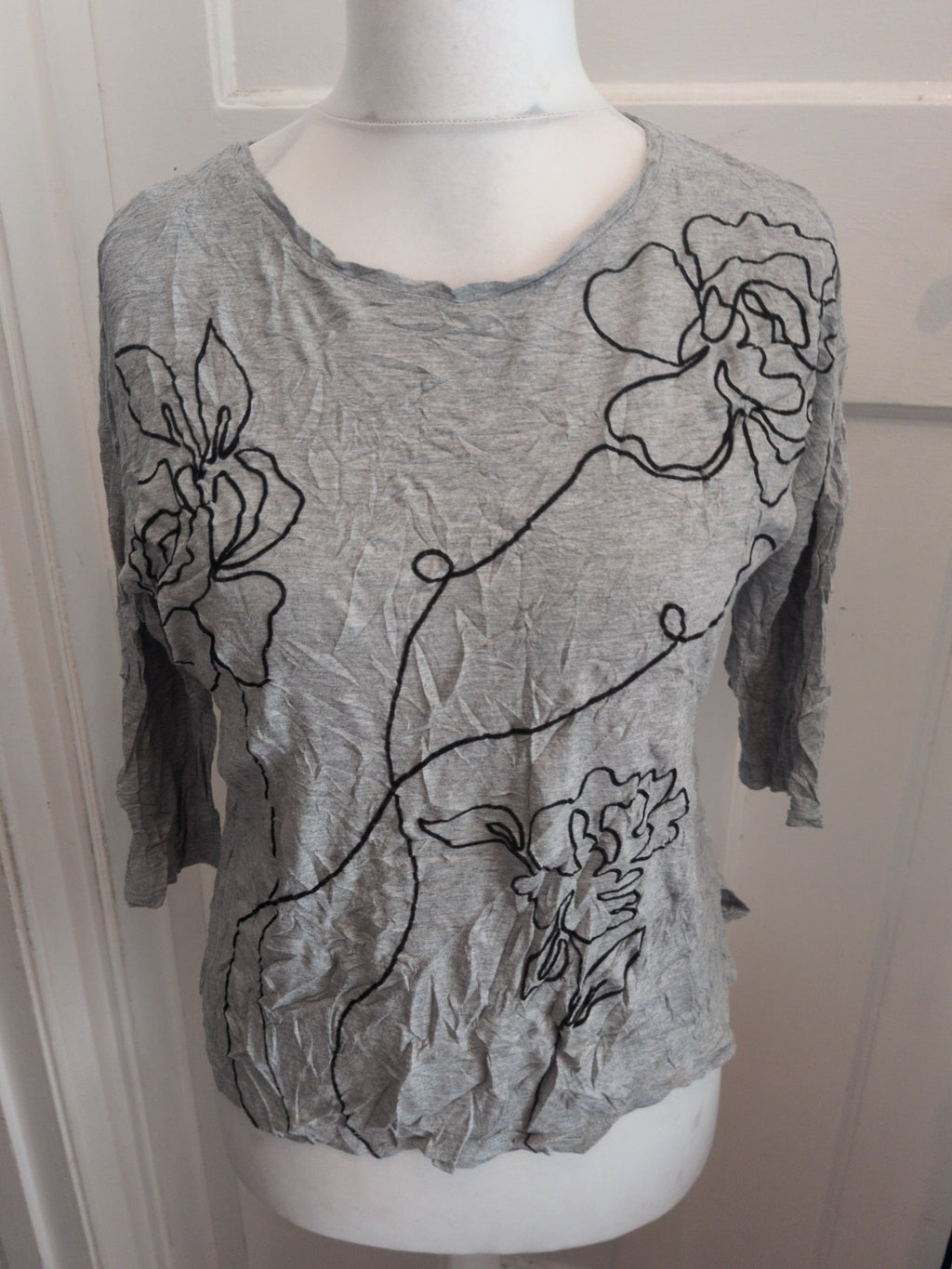 Nutmeg 10 Grey With Black Outline Floral T-shirt Blouse