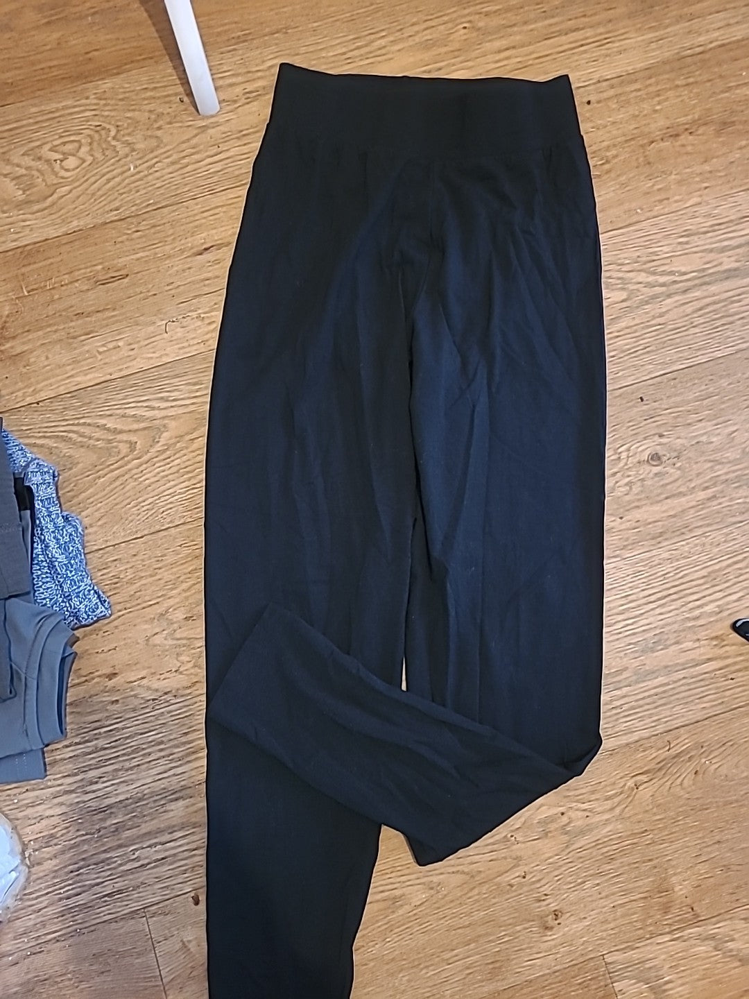 Ladies Nutmeg Size 10 Black Leggings