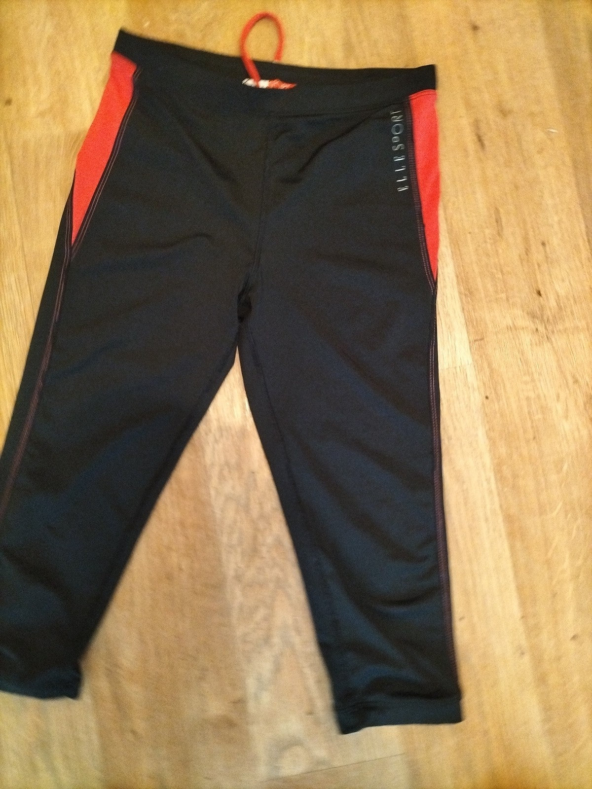 Ladies Elle Sport Size Small Cerise And Black Sports Leggings