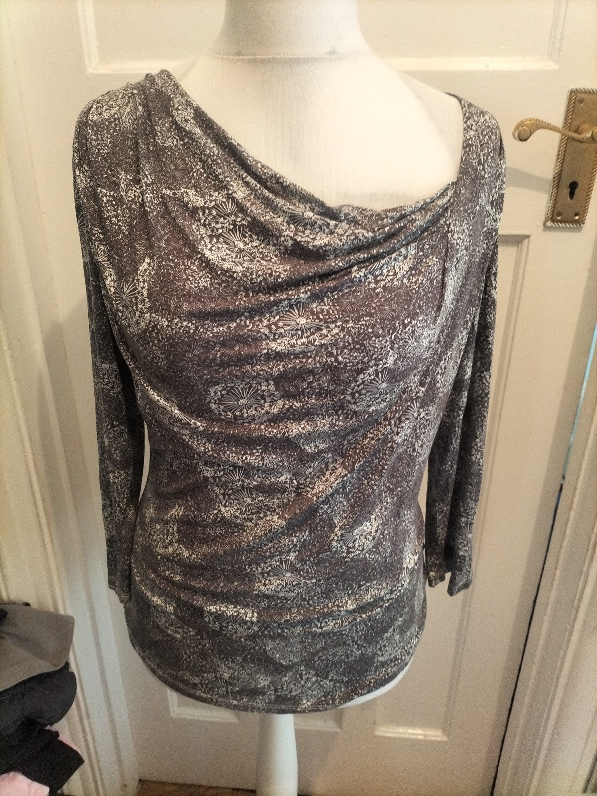Ladies Rocha John Rocha Size 14 Grey And White Long Sleeved Blouse