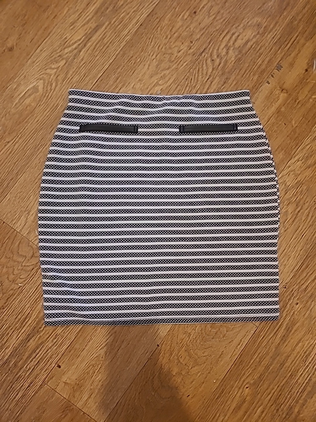 Ladies Originals Size Small Black White Detailed Striped Elasticated Skirt