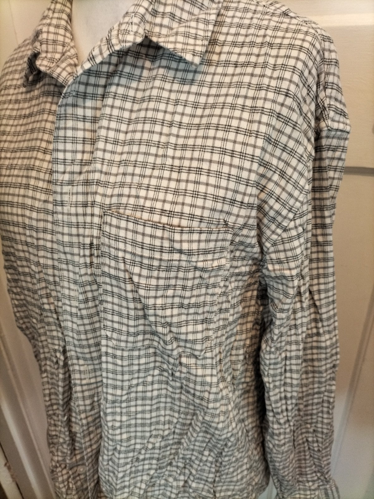 Mens H&M Size L Loose Fit Grey/Black/White Check Long Sleeved Shirt