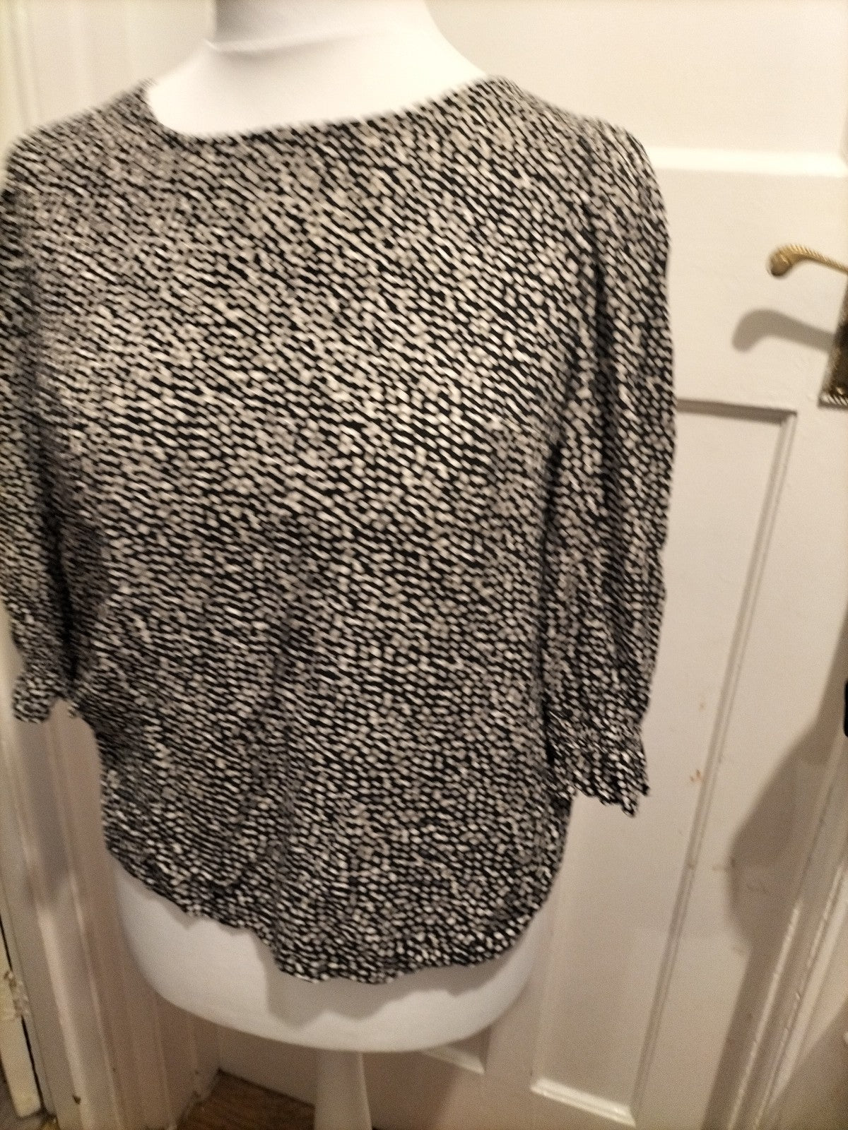 Ladies F+F Size 12 Black And White Short Sleeved Blouse