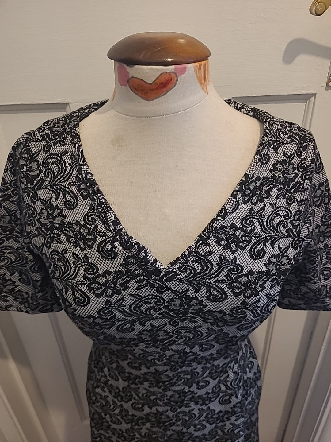 Ladies M&Co Size 10 Grey Black Floral Short Sleeved Dress