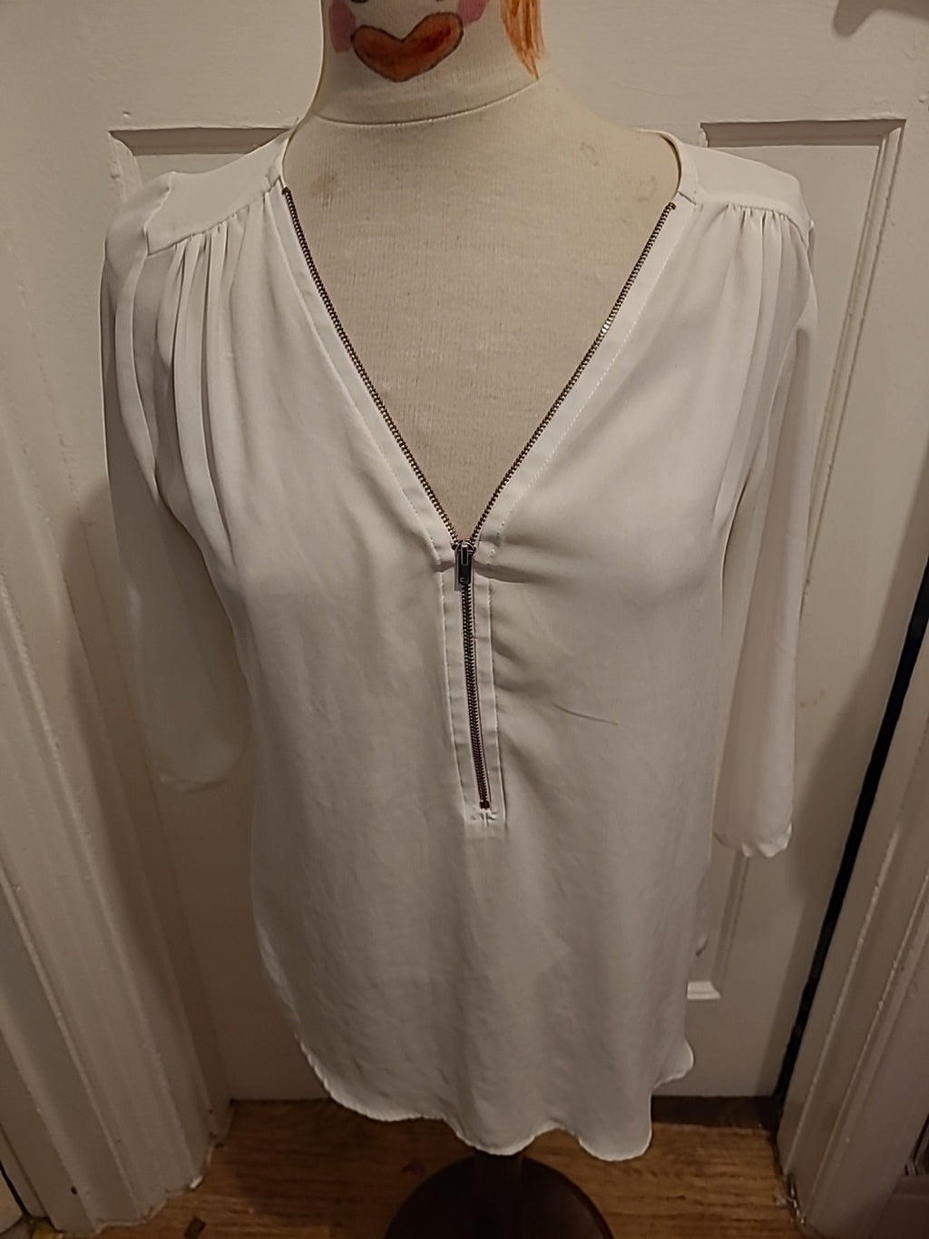 Ladies Select Size 6 White Front Zip Blouse