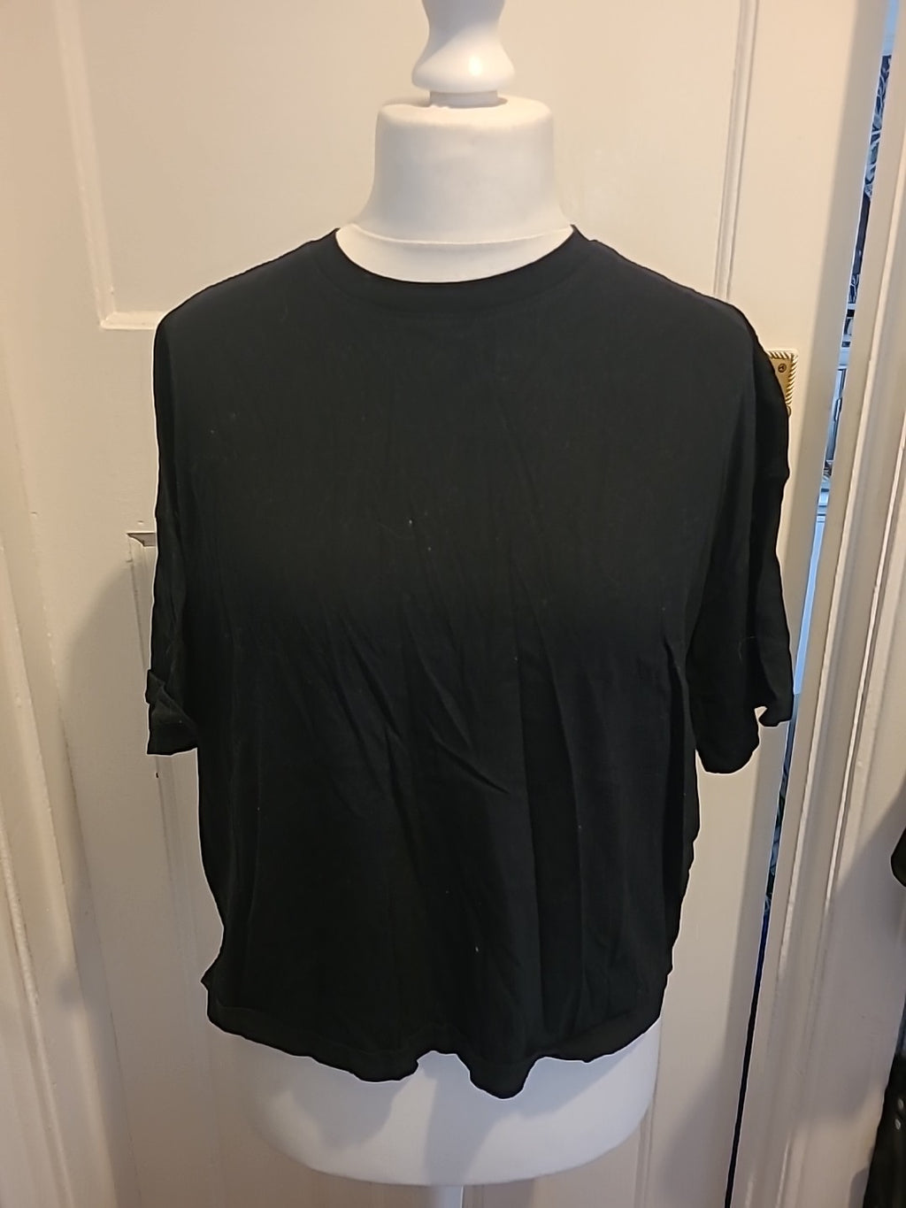 Ladies Divided Size XL Black Short Sleeved Tshirt