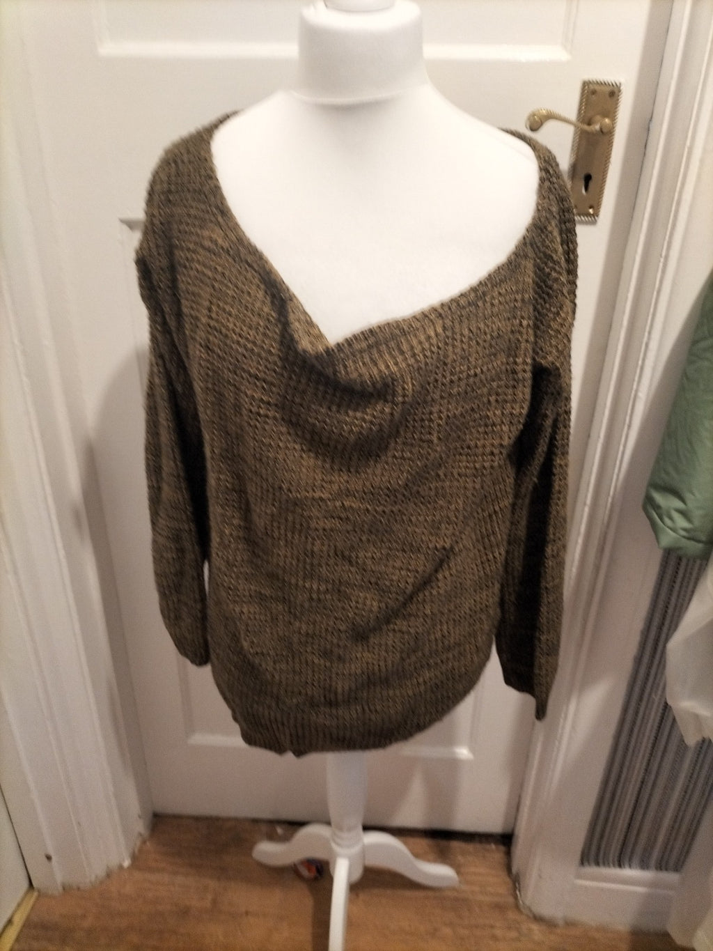 Ladies Boohoo Size M/L Brown Fleck Long Sleeved Jumper