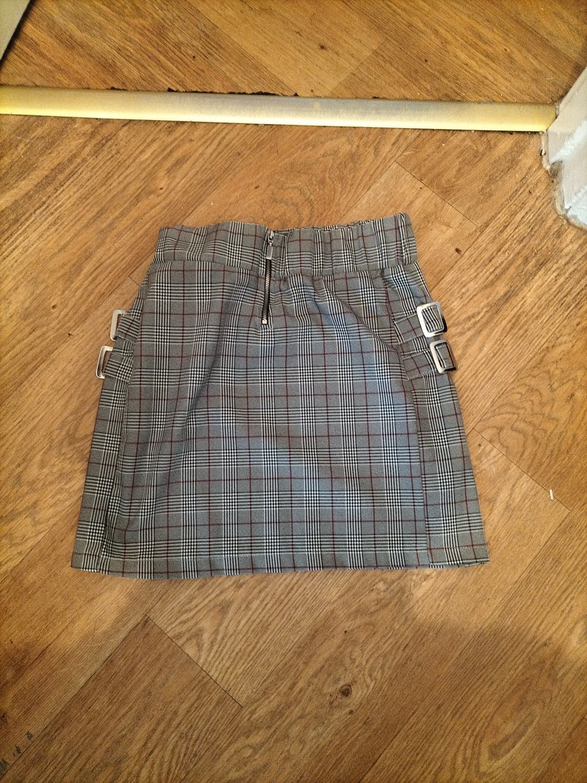 Ladies Select Size 8 Grey Black Fleck With Red Check Mini Skirt