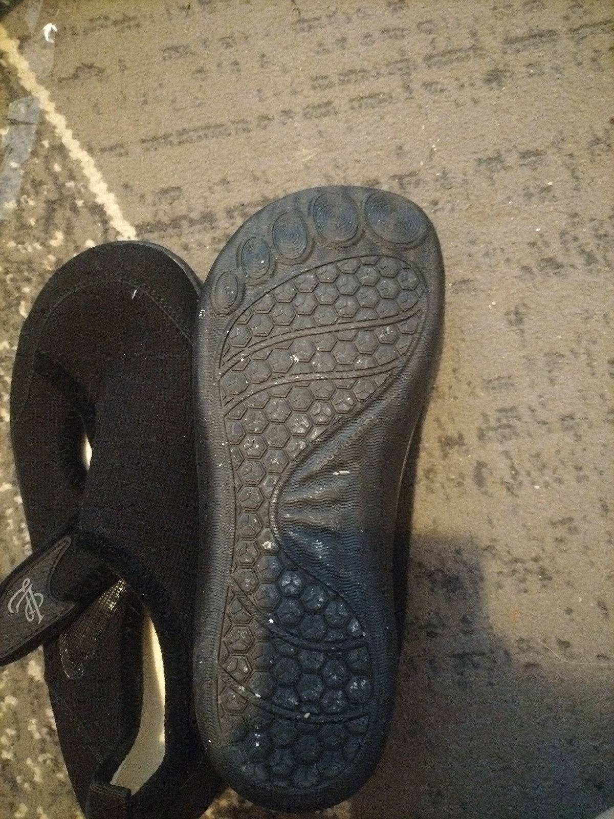 Ladies Black Slip On Slippers Size 6