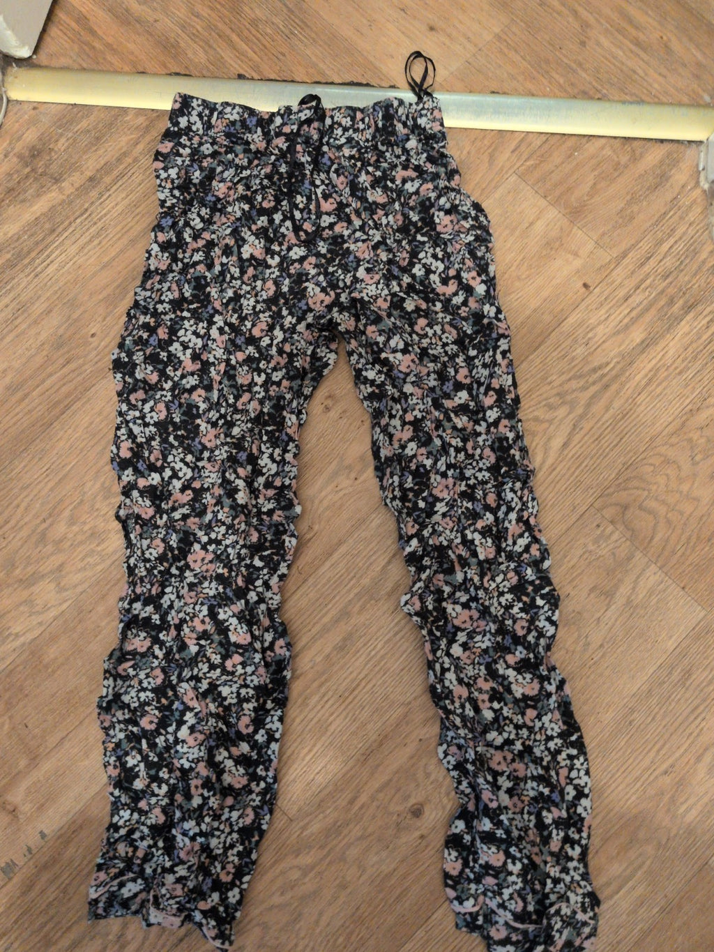 Marks And Spencer 6 Black Floral Trousers