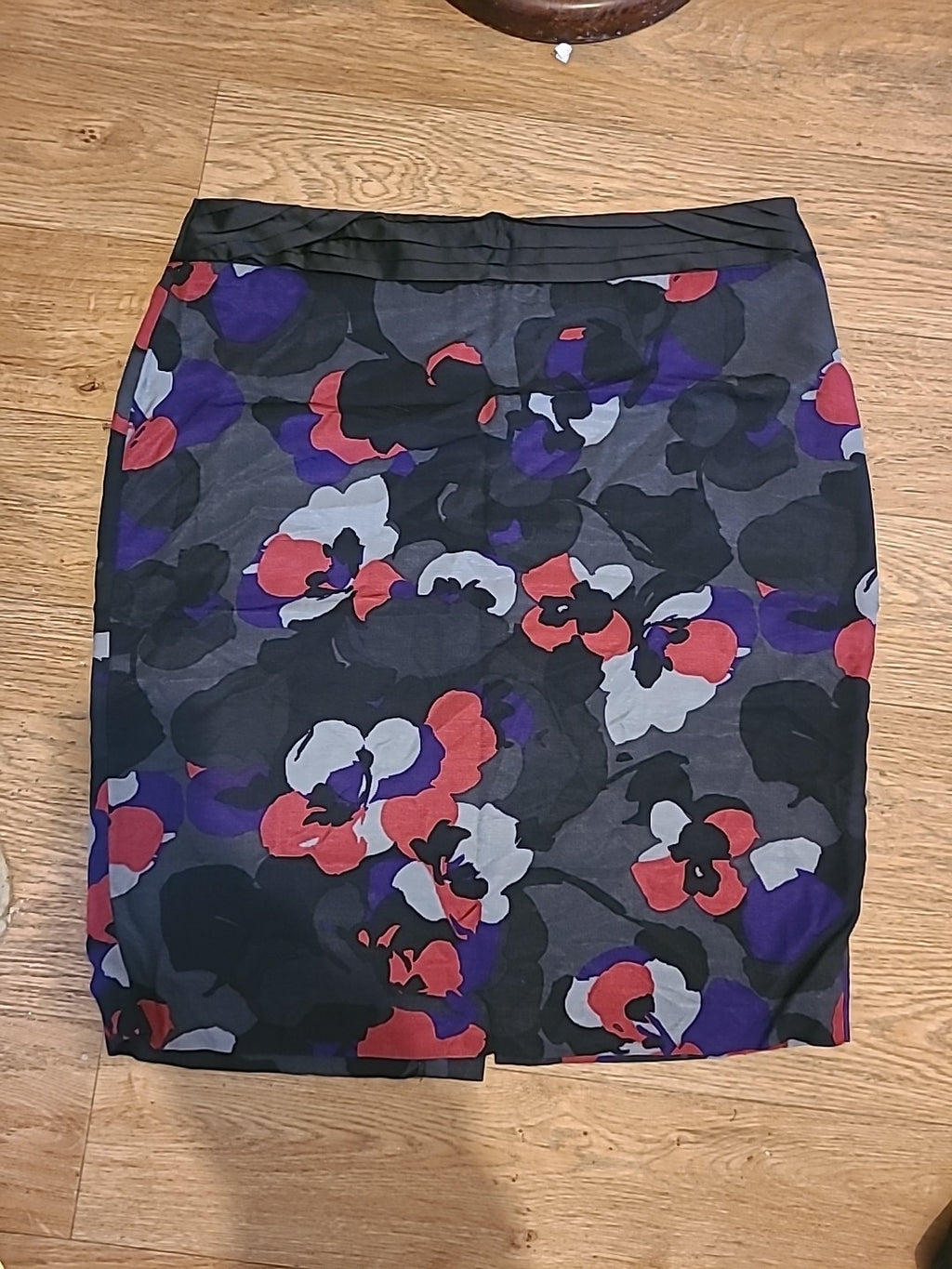 Ladies Per Una Size 16 Black Purple And White Floral Skirt