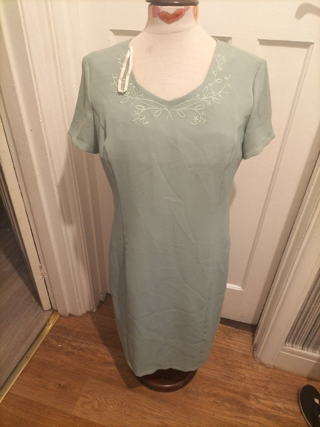Ladies Bonmarche Size 14 Light Green Short Sleeved V Neck Dress
