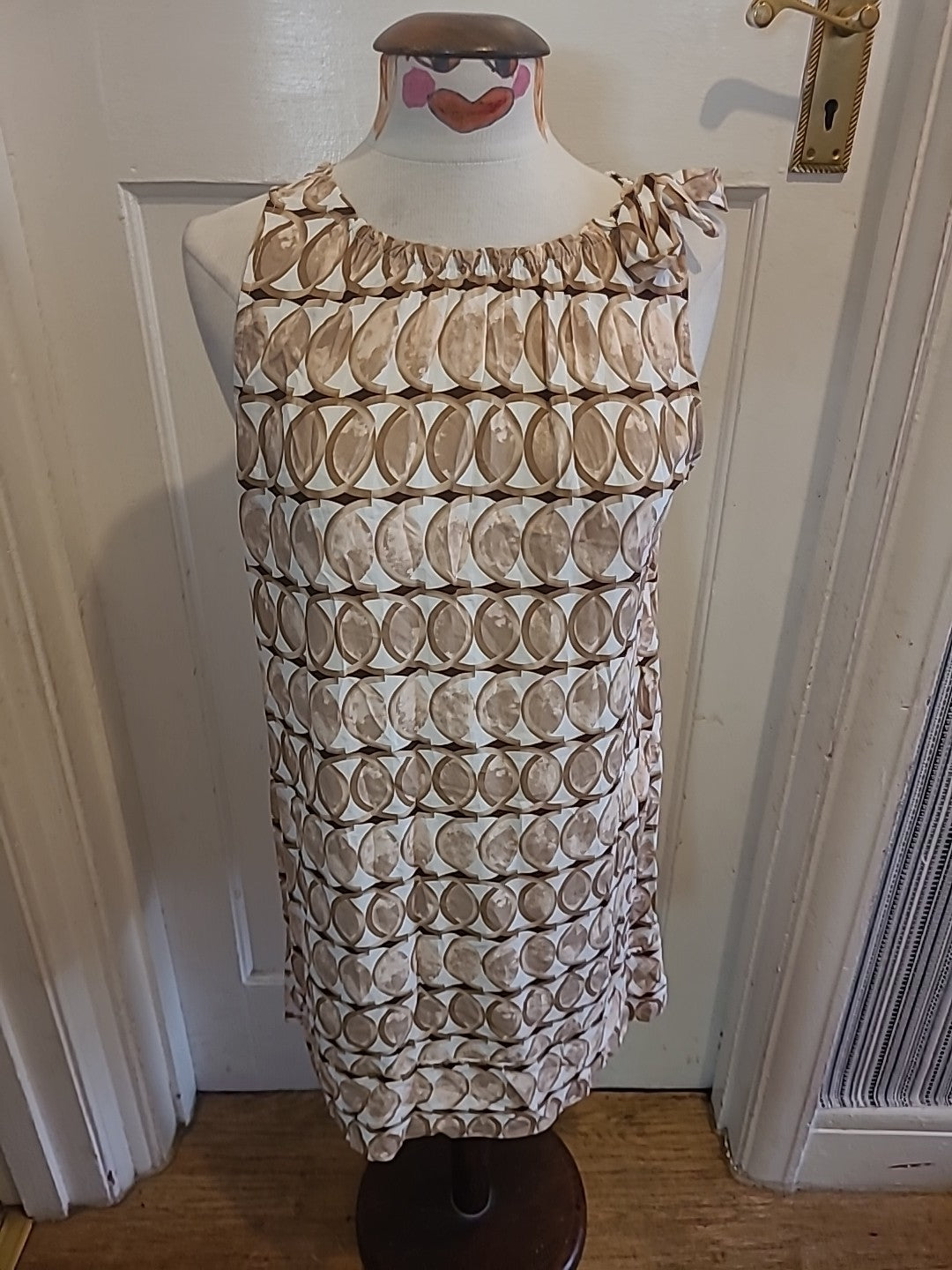 Ladies Size Medium Beige White Sleeveless Dress