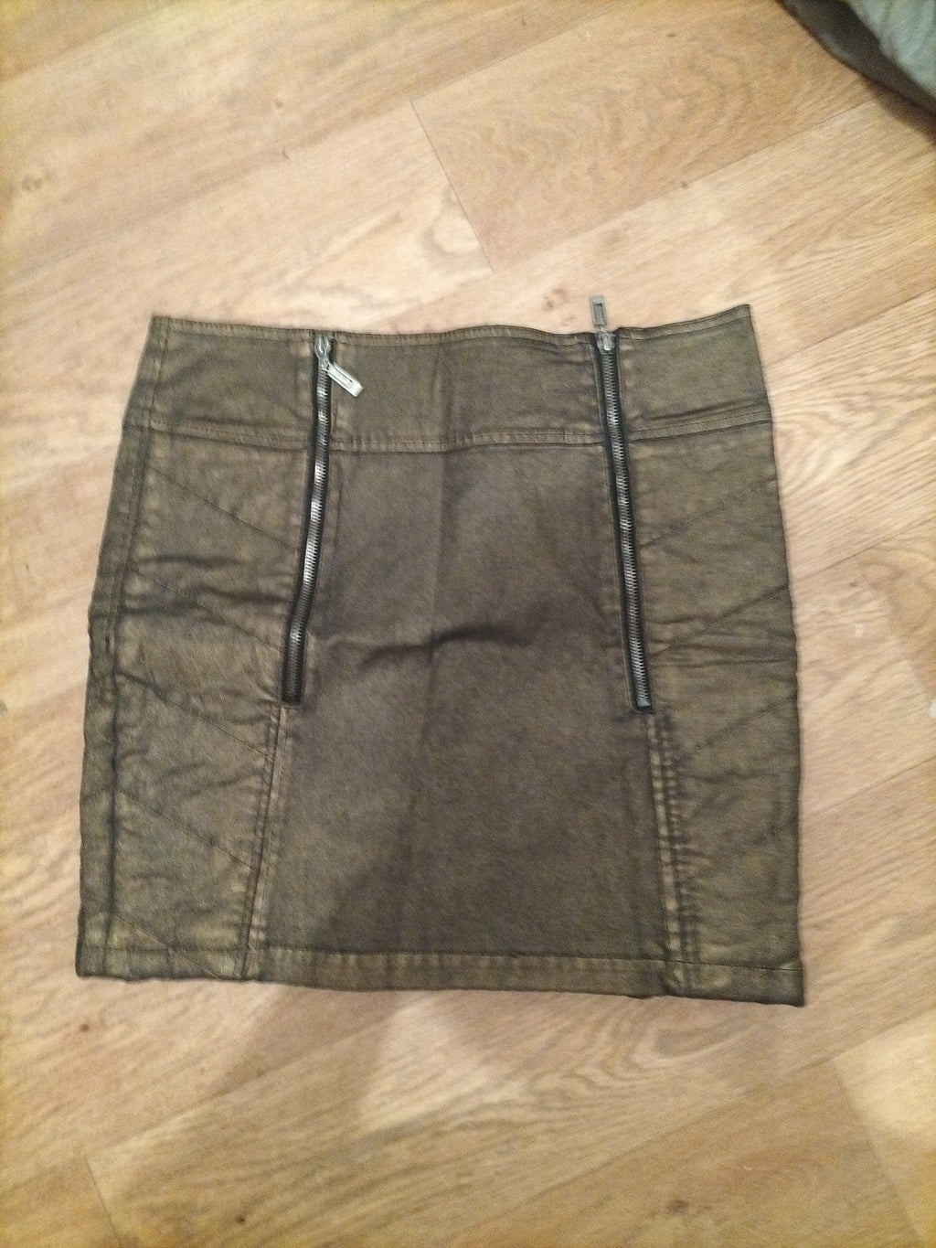 Ladies Yest Size 10 Bronze Shimmer Skirt