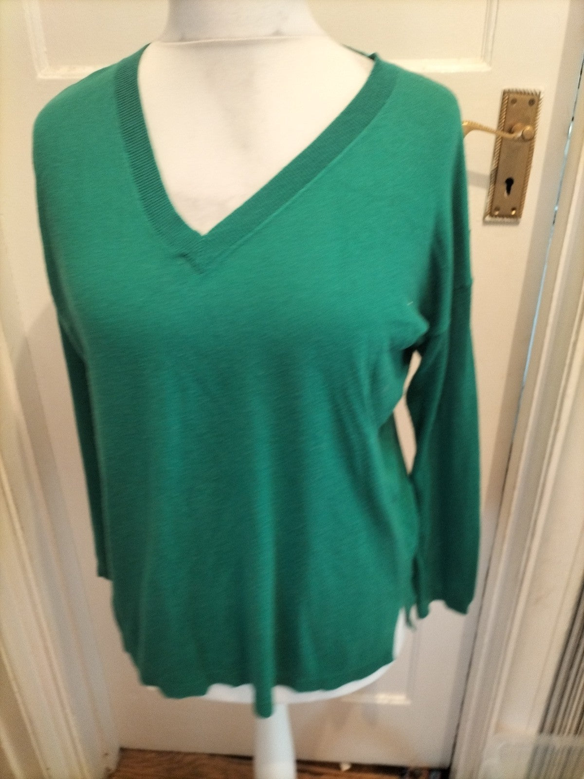 Ladies MNG Size Small Green V Neck Lightweight Jumper