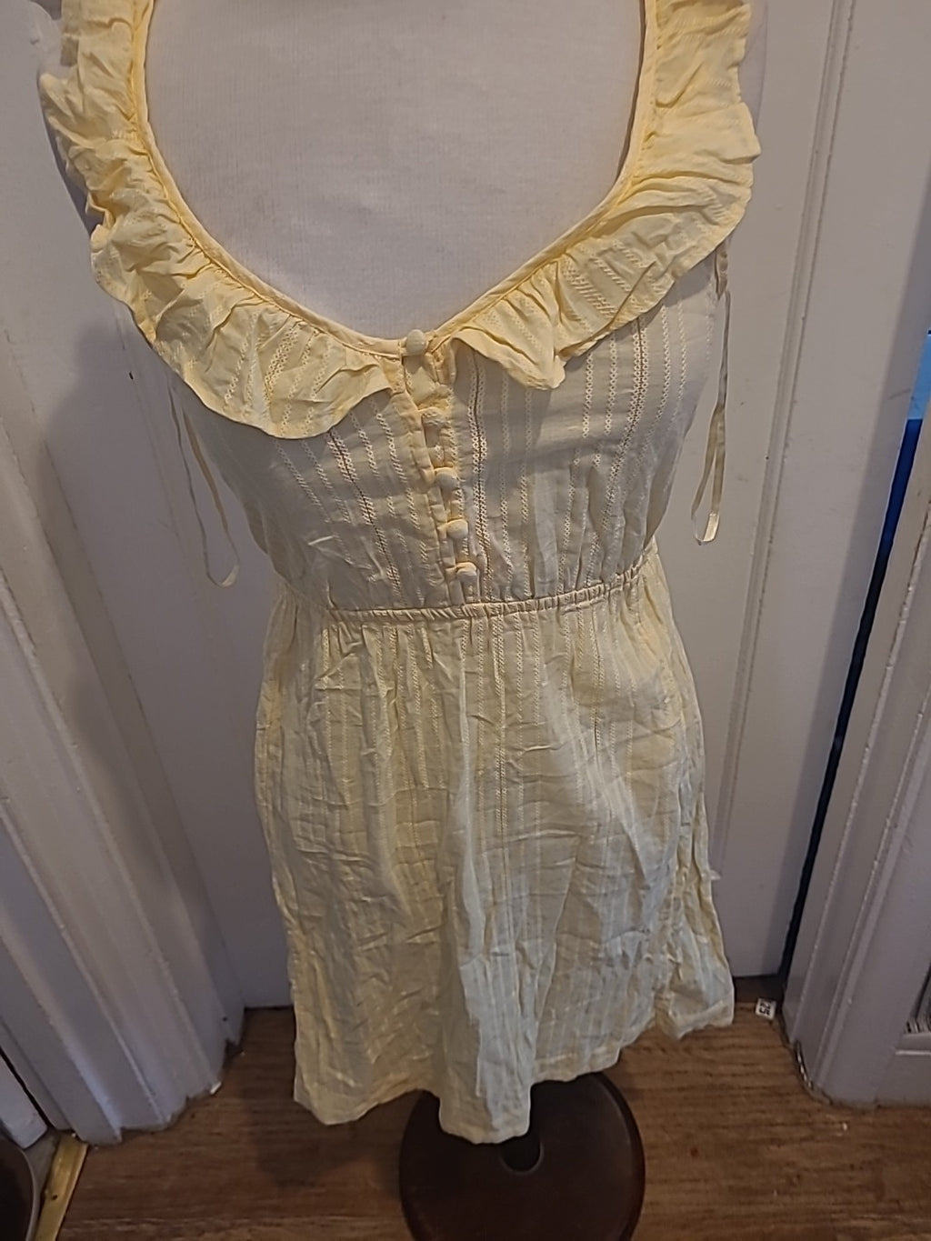 Ladies New Look Size 10 Yellow Sleeveless V Neck Dress