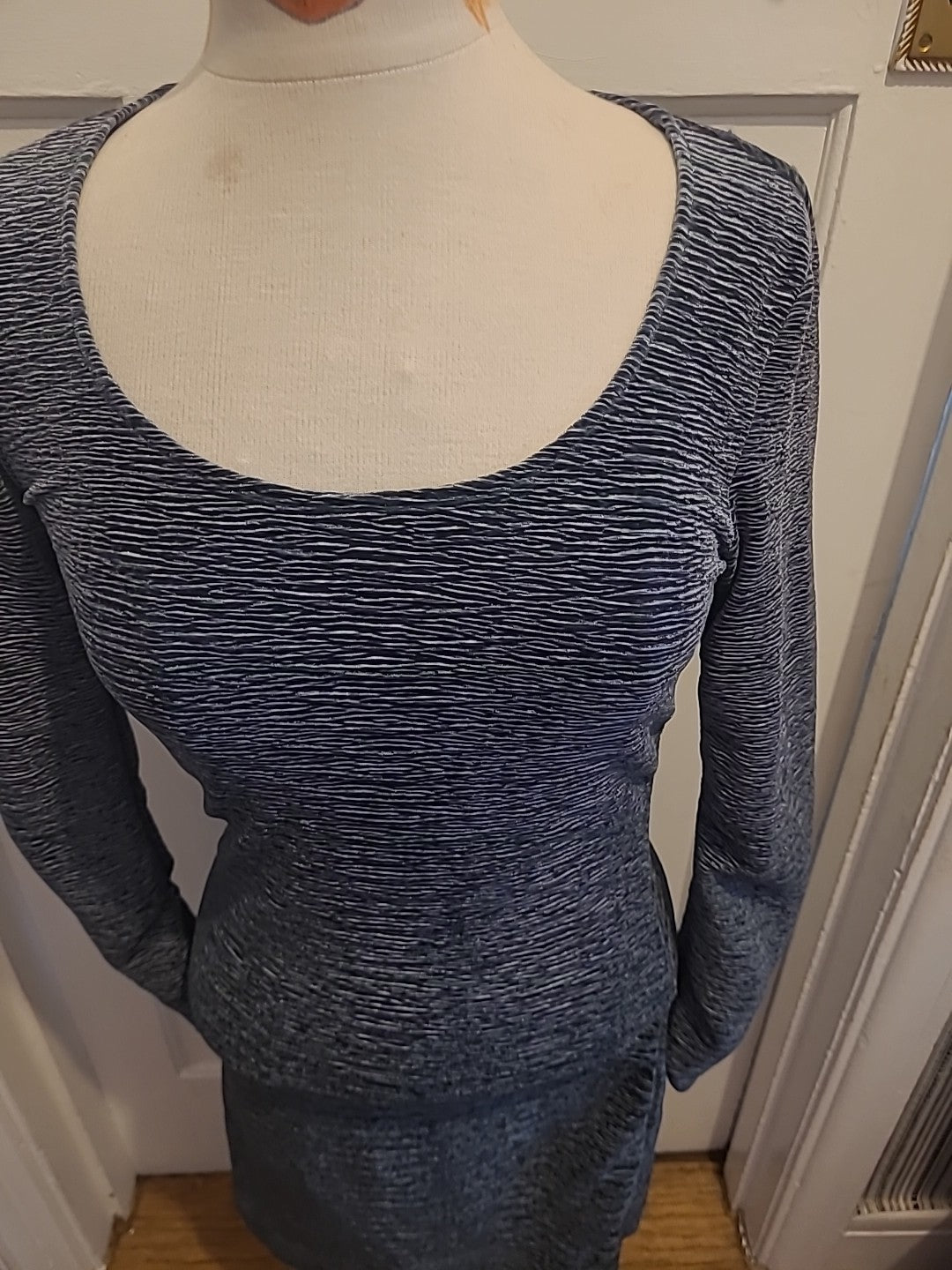 Ladies Weekday Size Small Grey Fleck Long Sleeved Pencil Dress