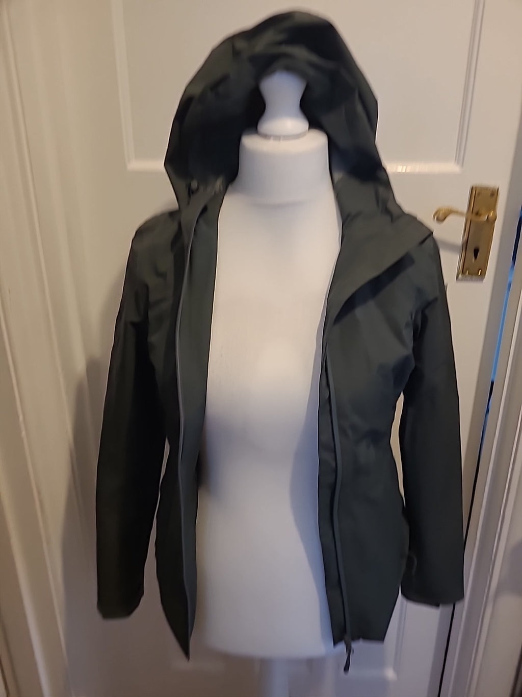 Ladies Mountain Warehouse Size 4 Grey Mesh Lined Zipped Jacket