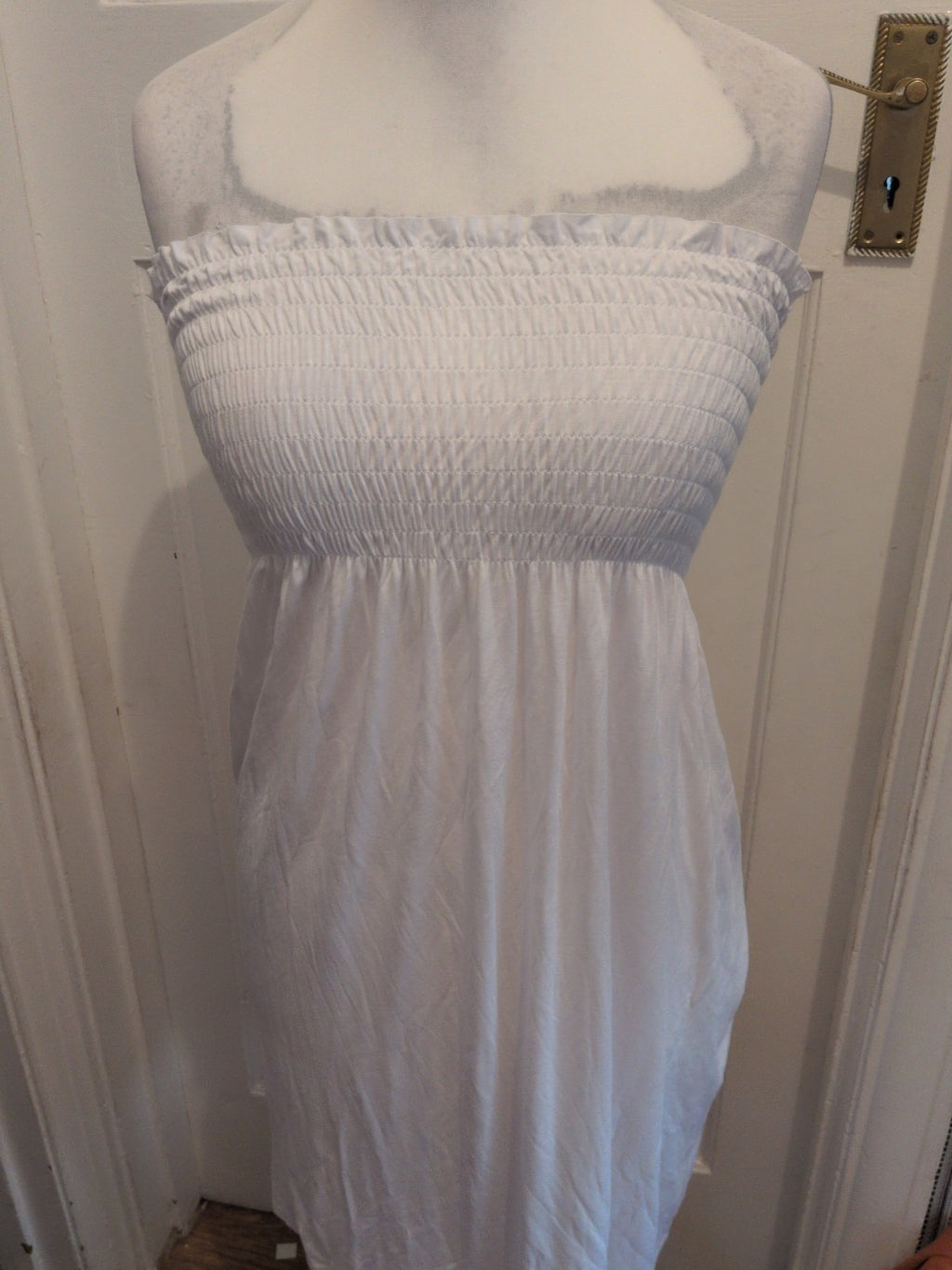 M/L White Bubble hem Sleeveless Strapless Dress Midi