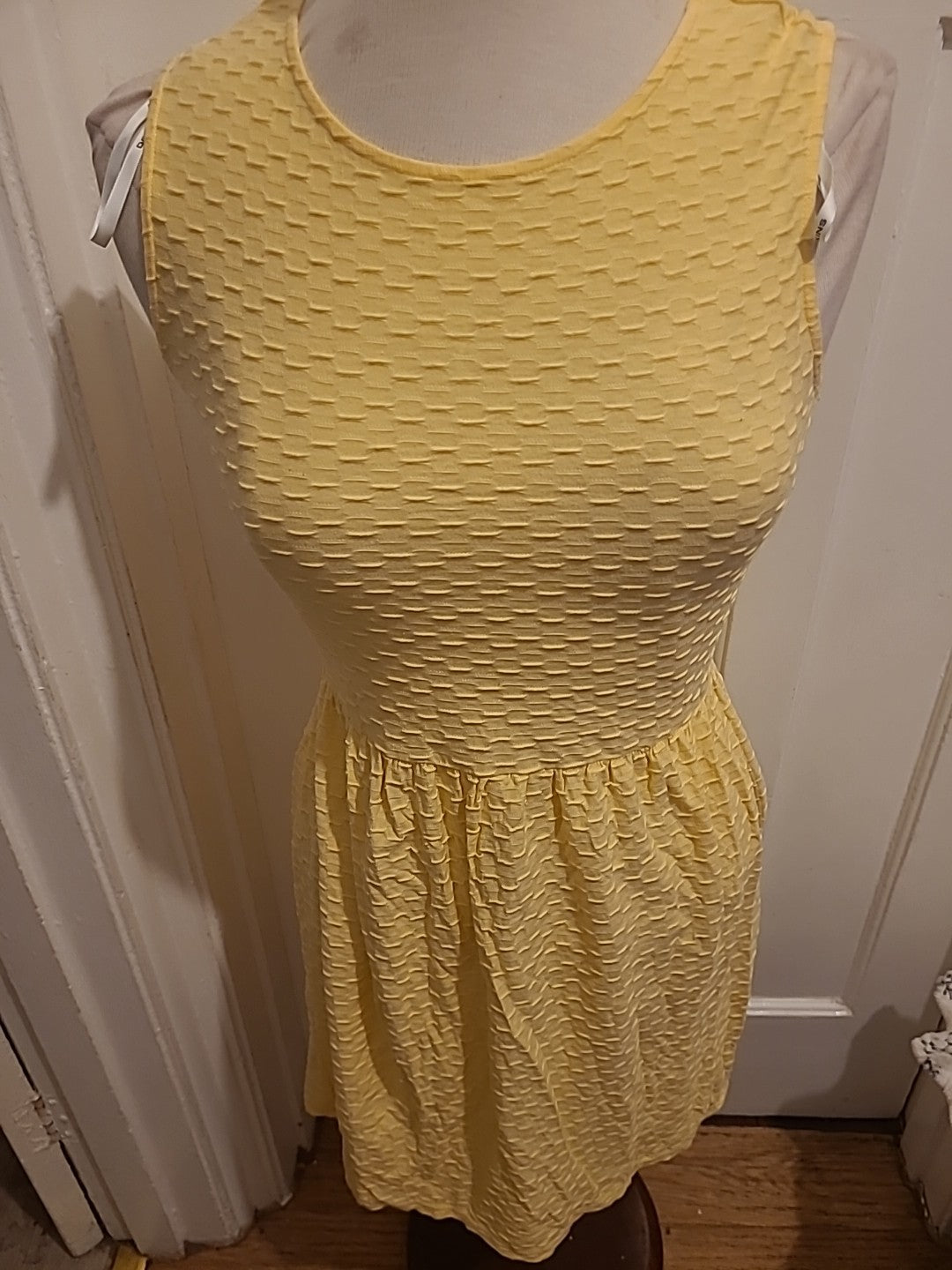 Ladies Dorothy Perkins Size 10 Yellow Patterned Sleeveless Dress