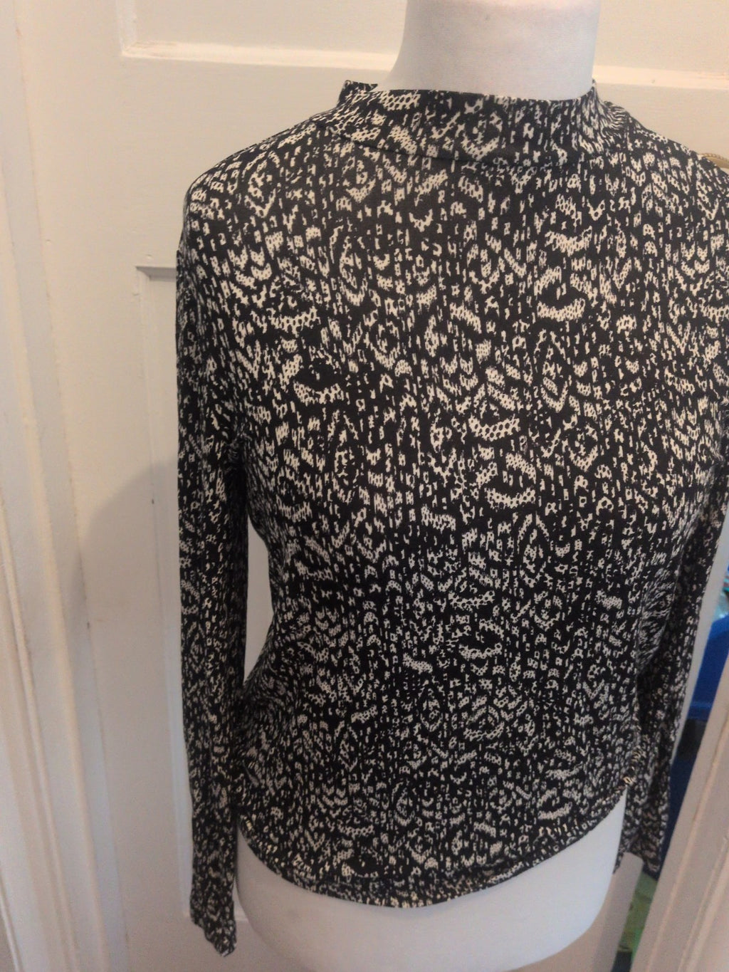 Ladies Papaya Size 14 Black And White High Neck Long Sleeved Top Free Delivery