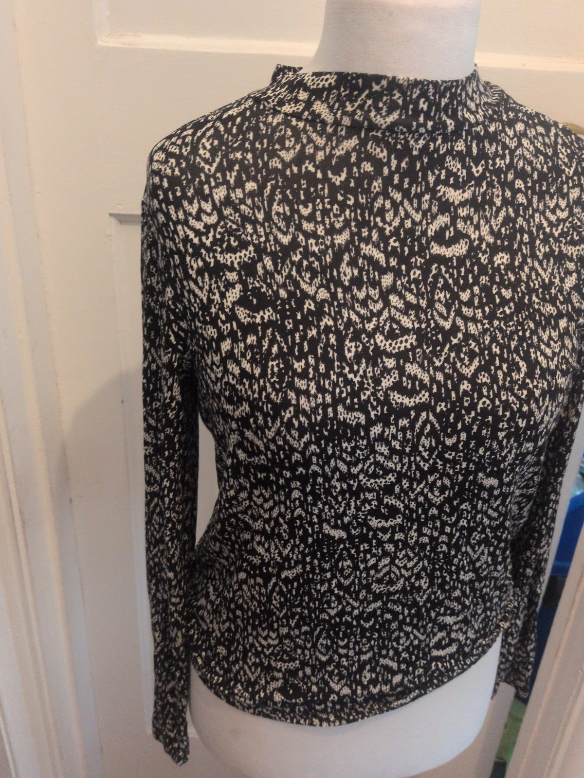 Ladies Papaya Size 14 Black And White High Neck Long Sleeved Top Free Delivery