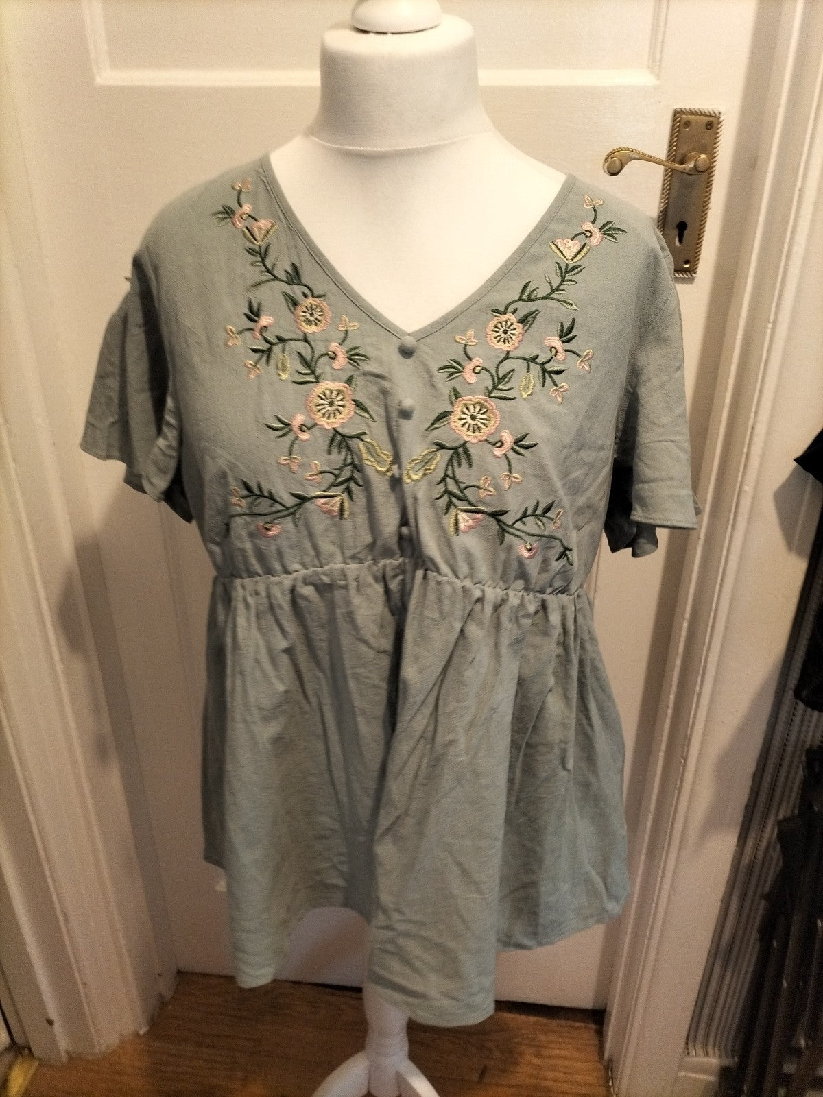 Ladies Shein Size XL Greyish Green Floral Short Sleeved V Neck Dress