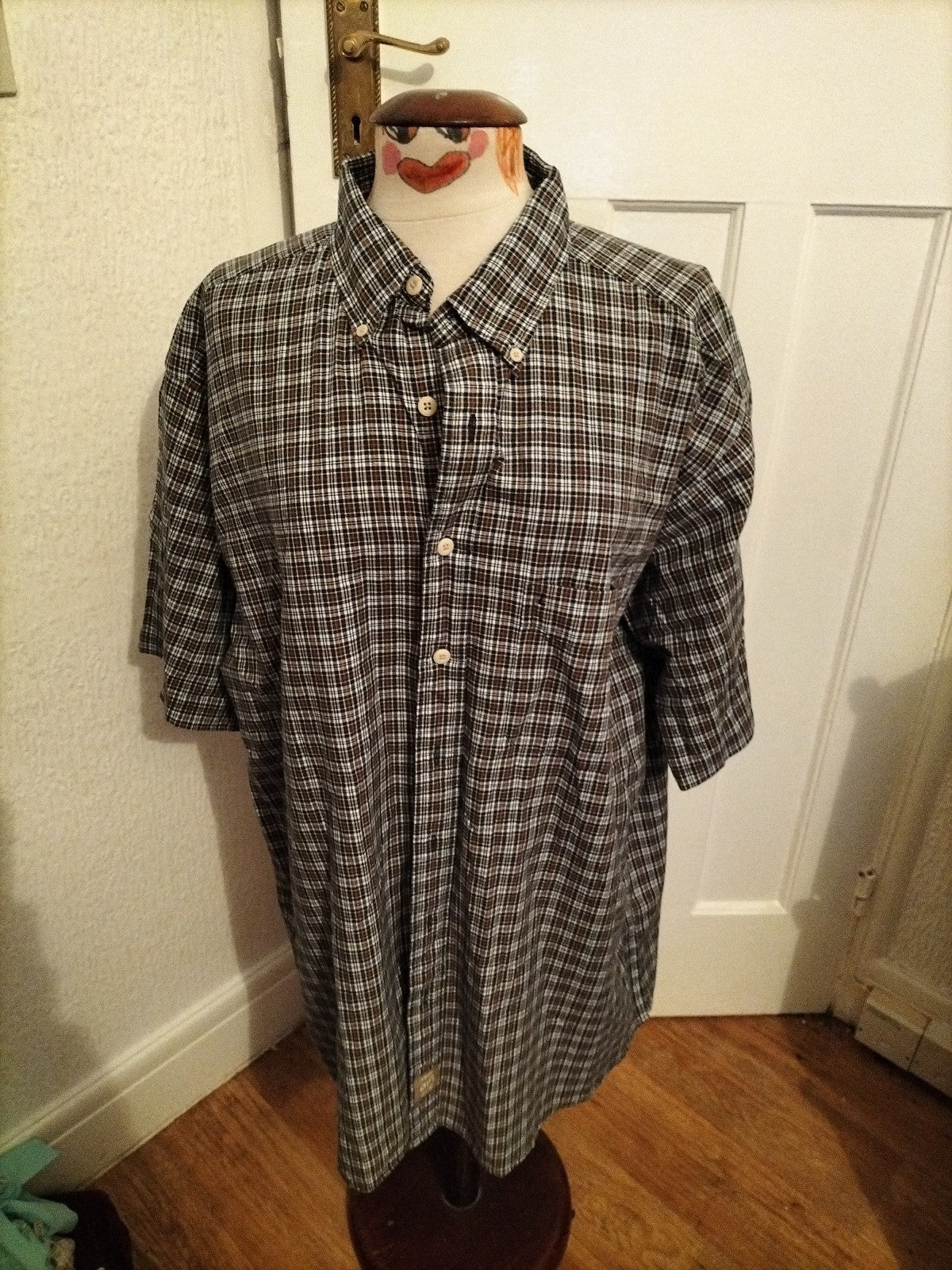 Mens Khakis Size Large Check Short Sleeved Shirt