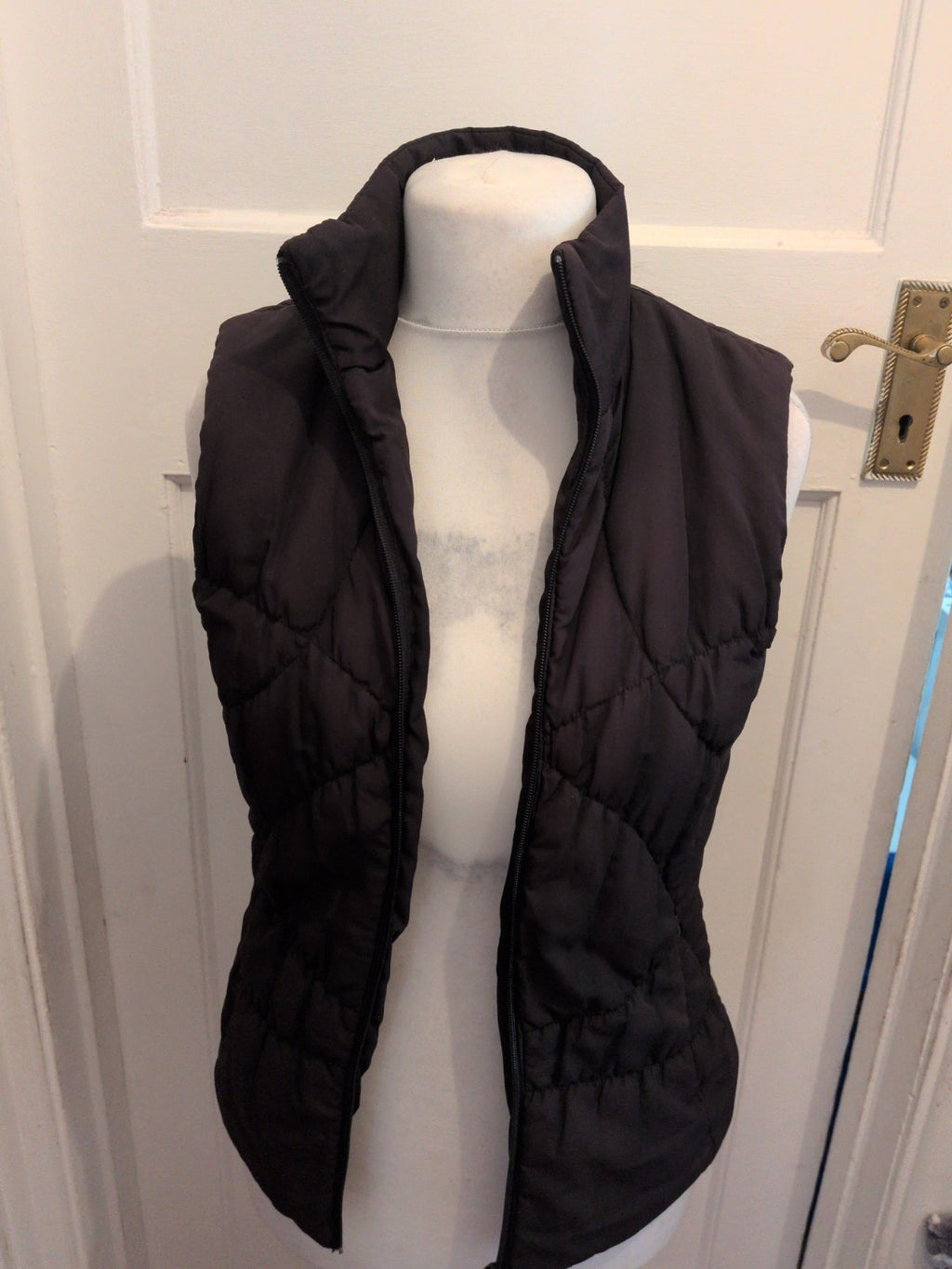 Tu 10 Black Sleeveless Puffer Jacket