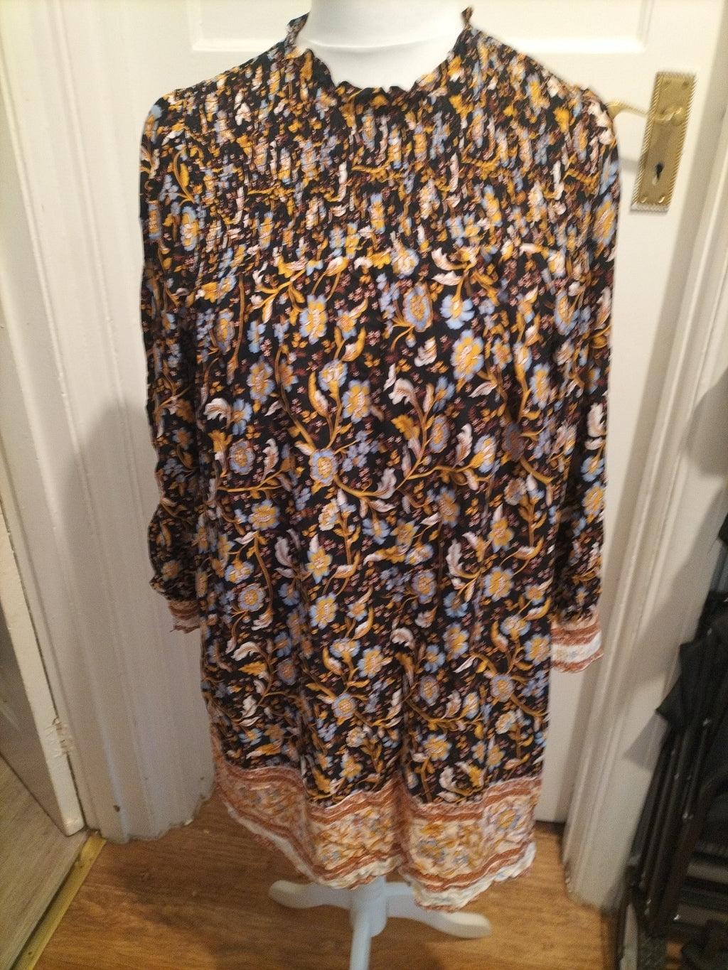 Ladies Labelrail Size Large Black Floral Long Sleeved A-Line Dress