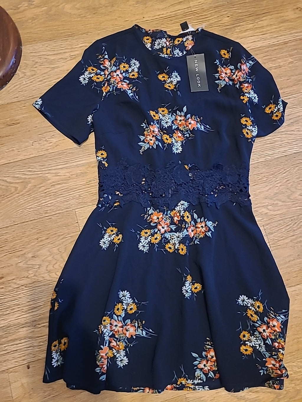 Brand New Ladies New Look Size 10 Navy Floral Short Sleeved Dress