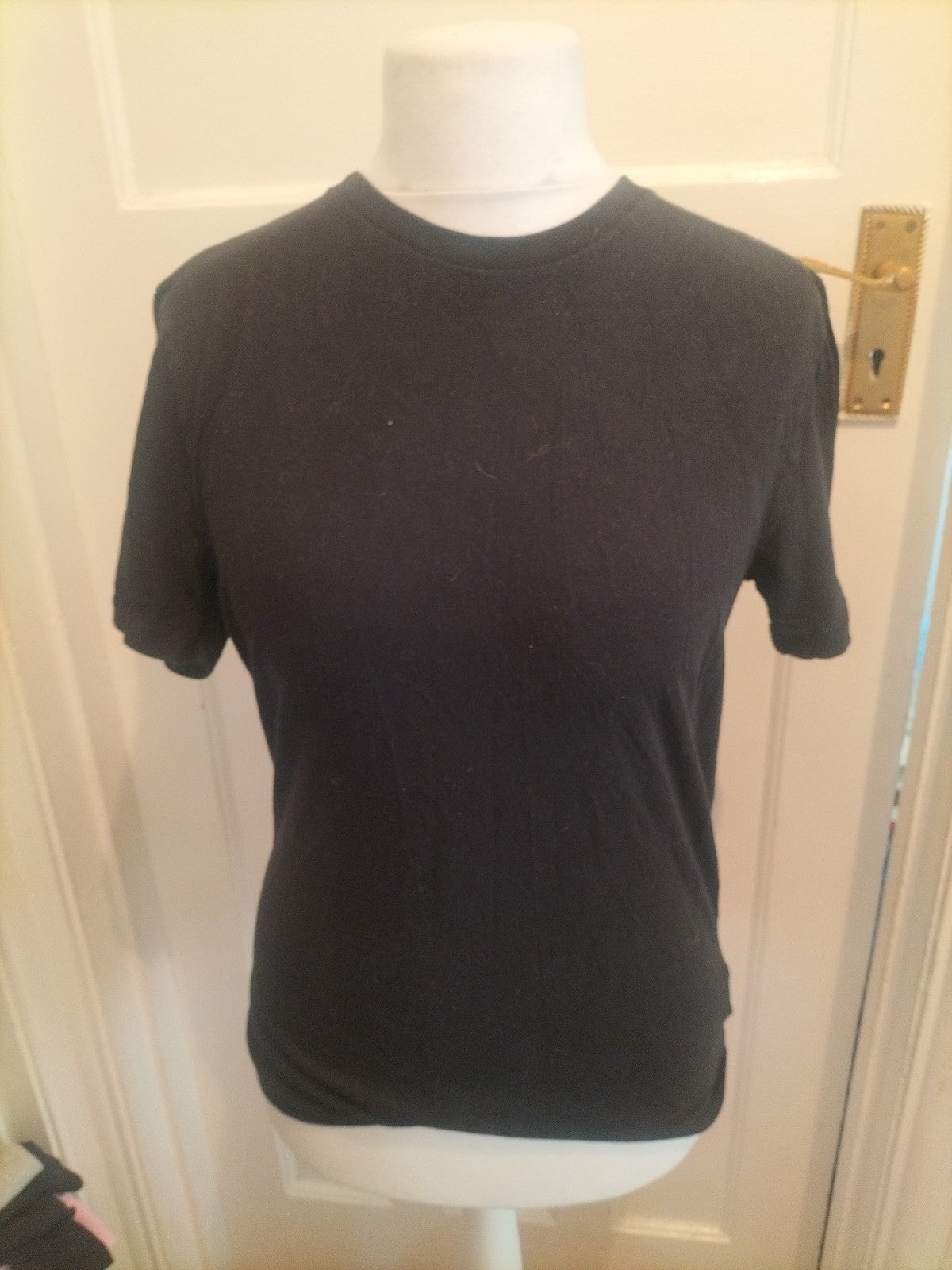 Mens Gap Size Small Black Short Sleeved T-shirt