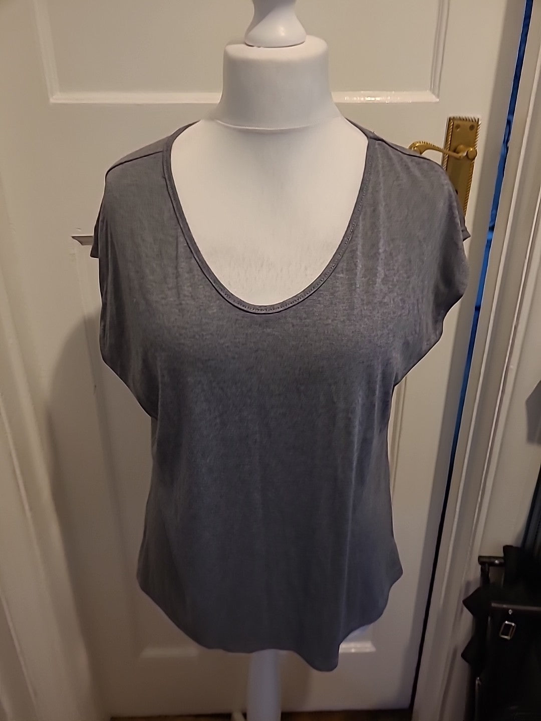 Ladies Size L Grey Short Sleeved Tshirt