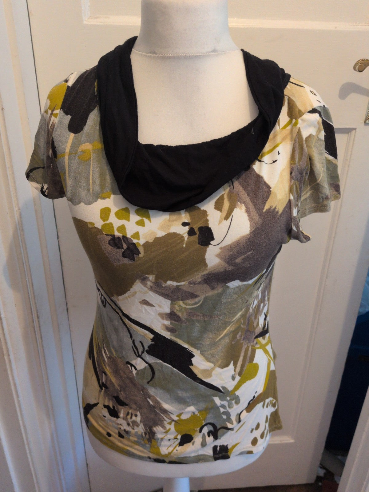 Ladies Size Medium Green Khaki Flower Short Sleeve Blouse