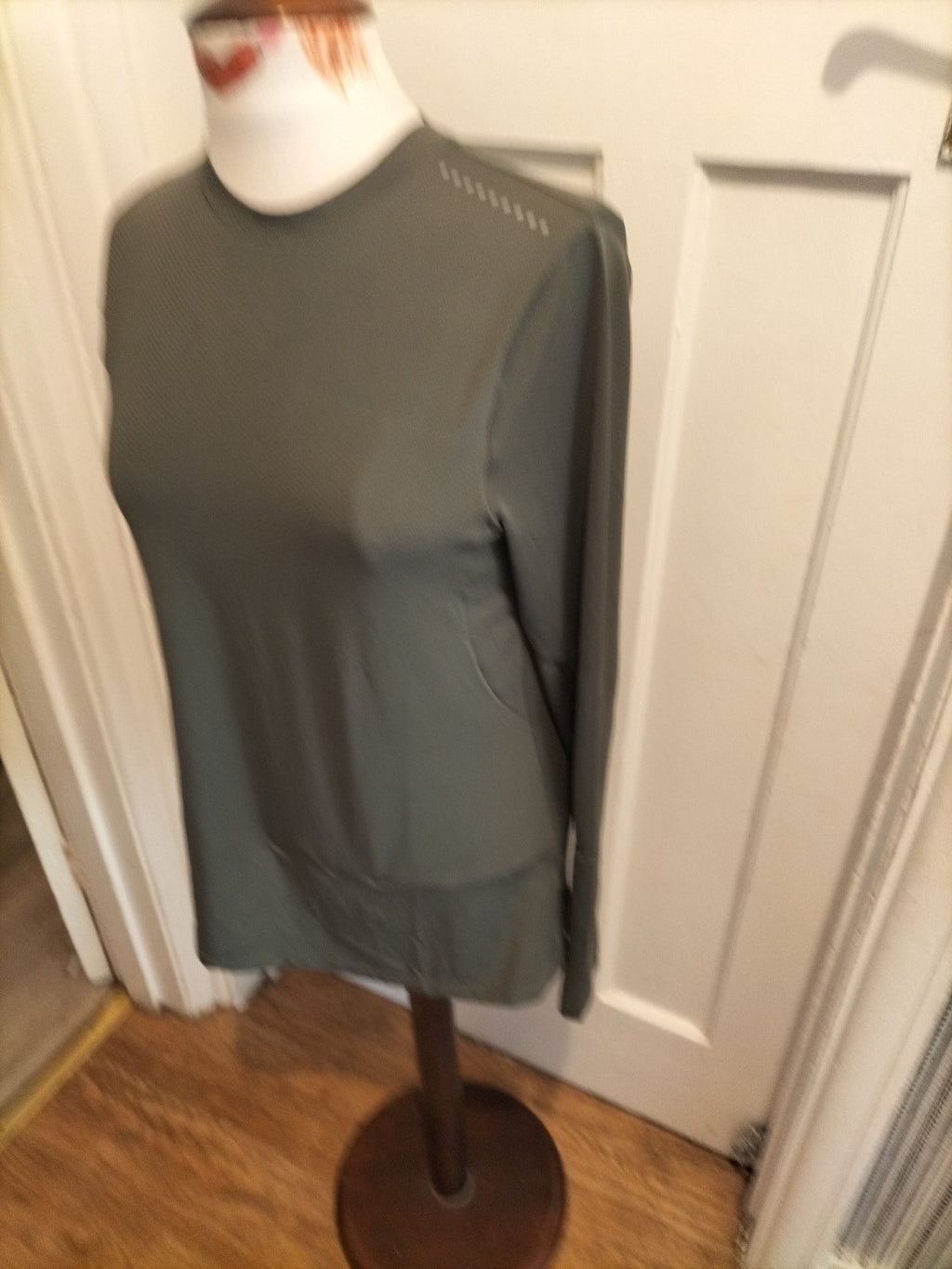 Ladies Asos Size 10 Green Breathable Long Sleeved Tshirt