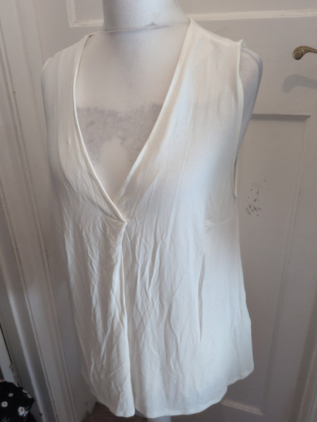 Bodyflirt Large White V Neck Sleeveless Blouse