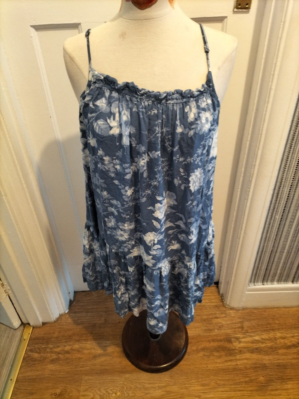 Ladies H&M Size 10 Blue White Floral Sleeveless Dress
