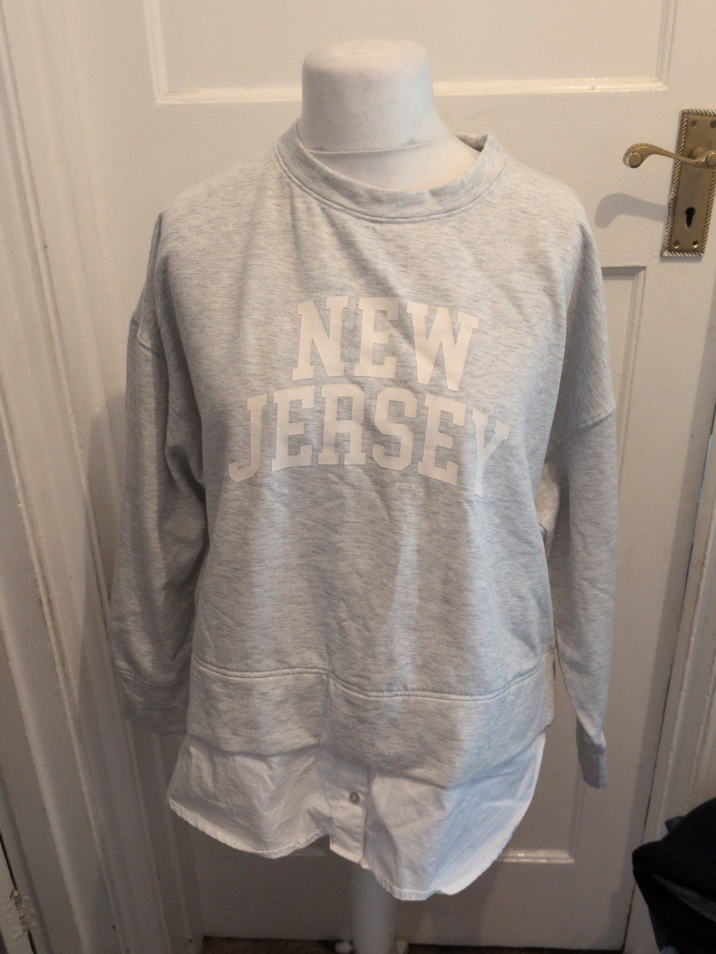 Ladies Nutmeg 16 Pale Grey Long Sleeve Pullover Jump New York