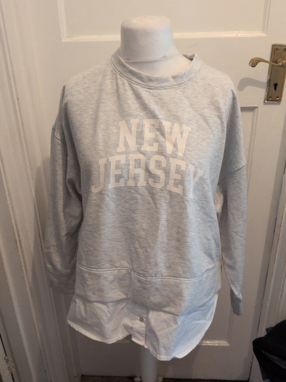 Ladies Nutmeg 16 Pale Grey Long Sleeve Pullover Jump New York