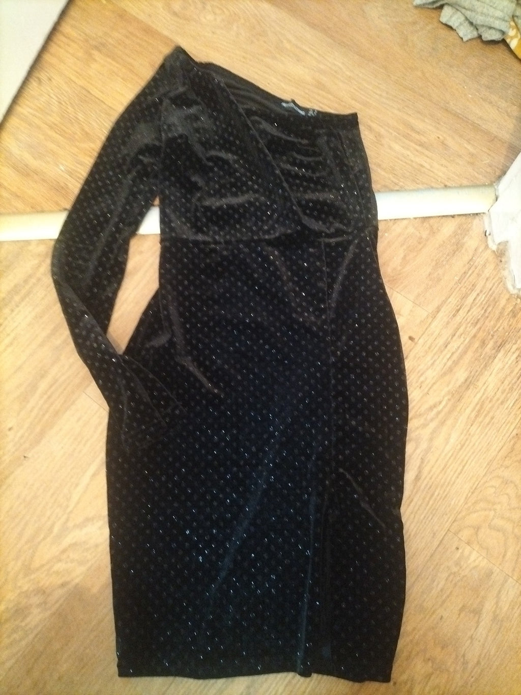 Ladies Prettylittlething Size 8 Black Patterned Off The Shoulder Dress