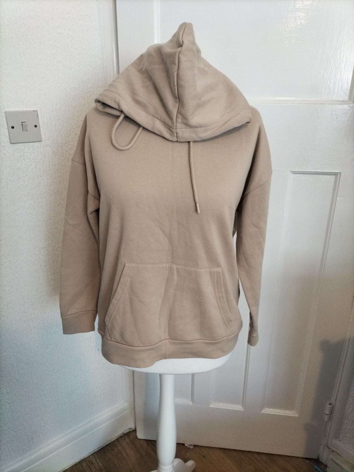 Ladies Peacock Size M Beige Long Sleeved Pullover Hoodie