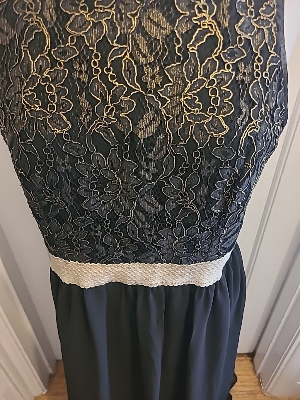Ladies Solo Size 16 Black Gold Lined Long Length Sleeveless Dress