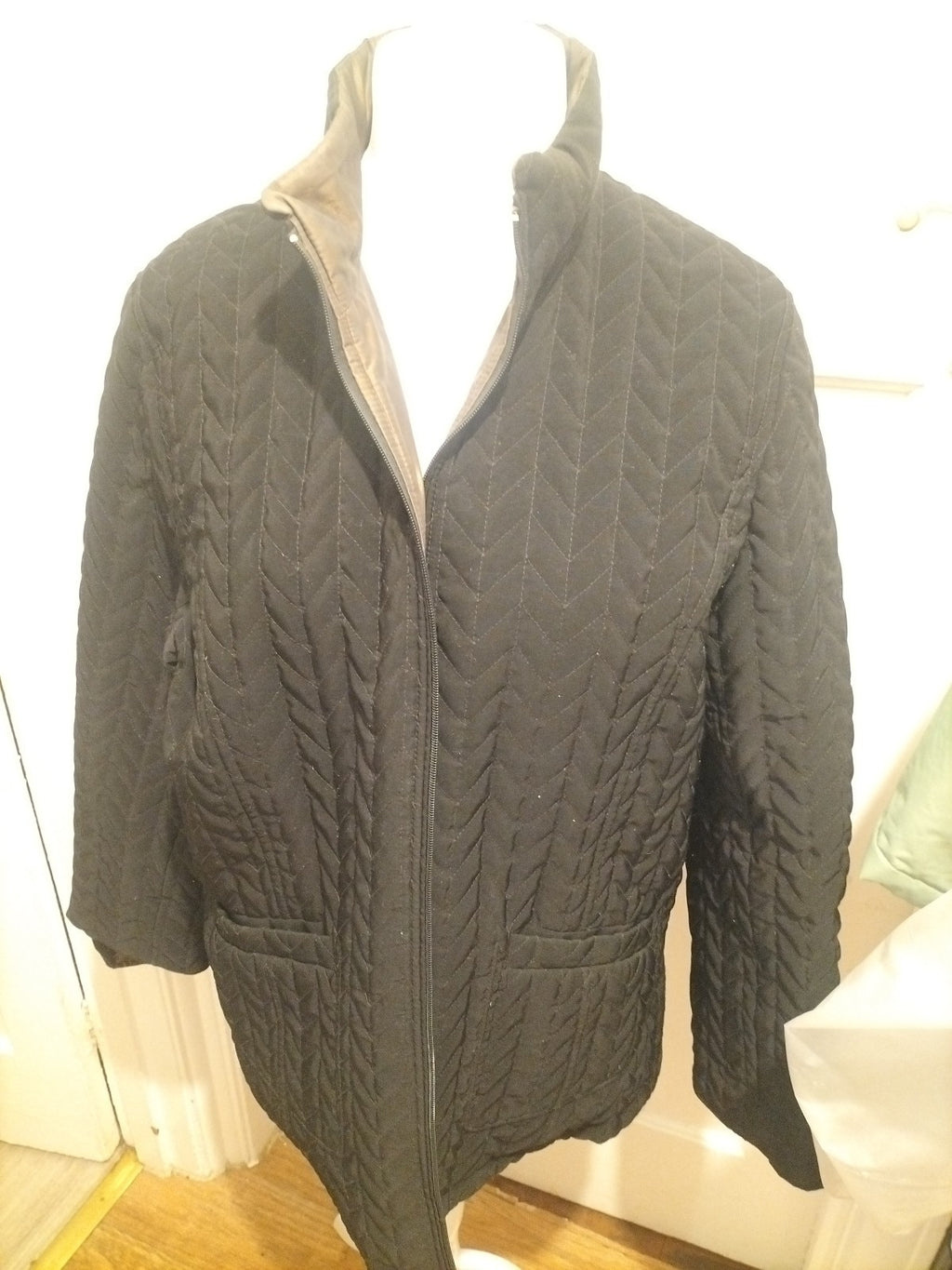 Ladies Size XL Black With Brown Lining Zipped Jacket