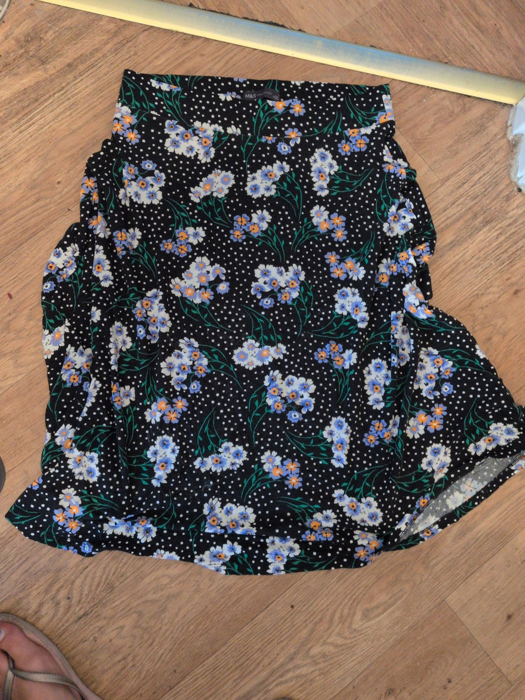 Marks And Spencer 14 Black Spot With Floral Elasticated Skirt Midi