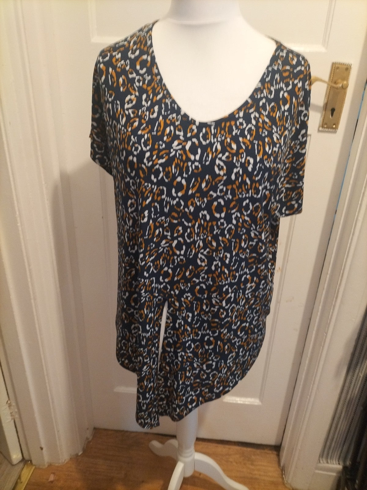 Ladies Size 16-18 Navy/Orange/White Patterned Split Hem Blouse