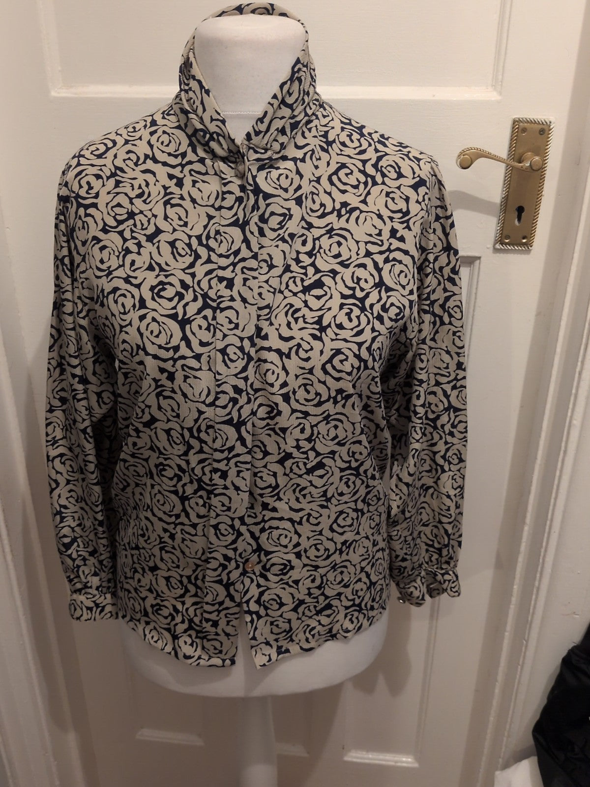 Country Casuals Bust 32" Flax And Navy Long Sleeve Buttoned Blouse