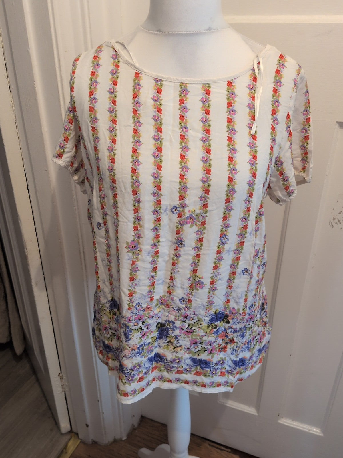 Tu 16 White Floral Ultra Lightweight Short Sleeve Blouse